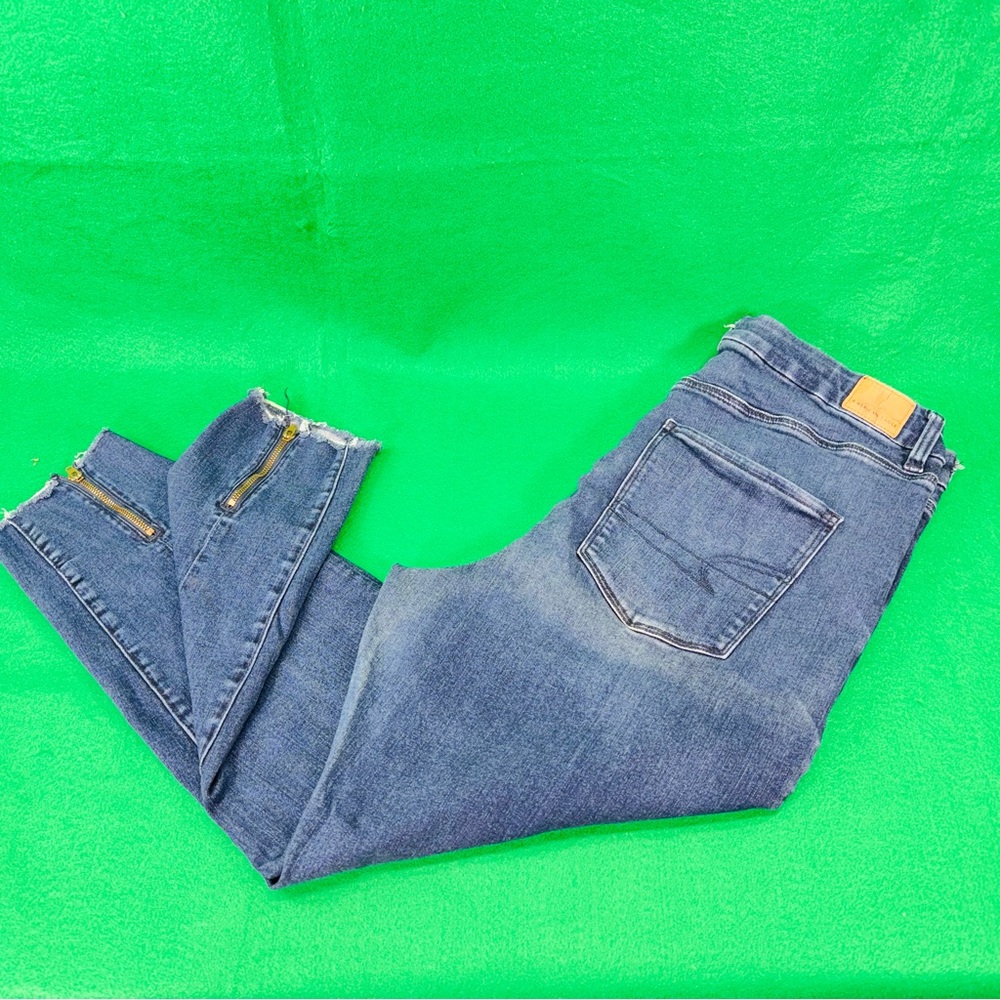 American Eagle Outfitters High Rise Blue Jeans ankle zip raw hem six 18 short